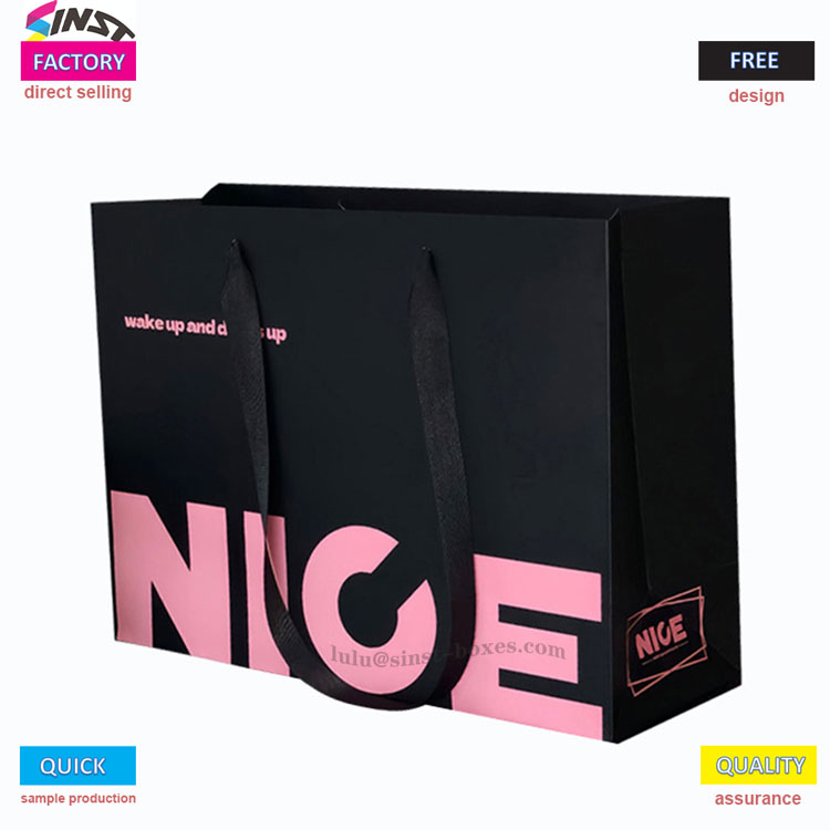 Vestimentum paper sacculos: Packaging cum consilio, redefining shopping experientia